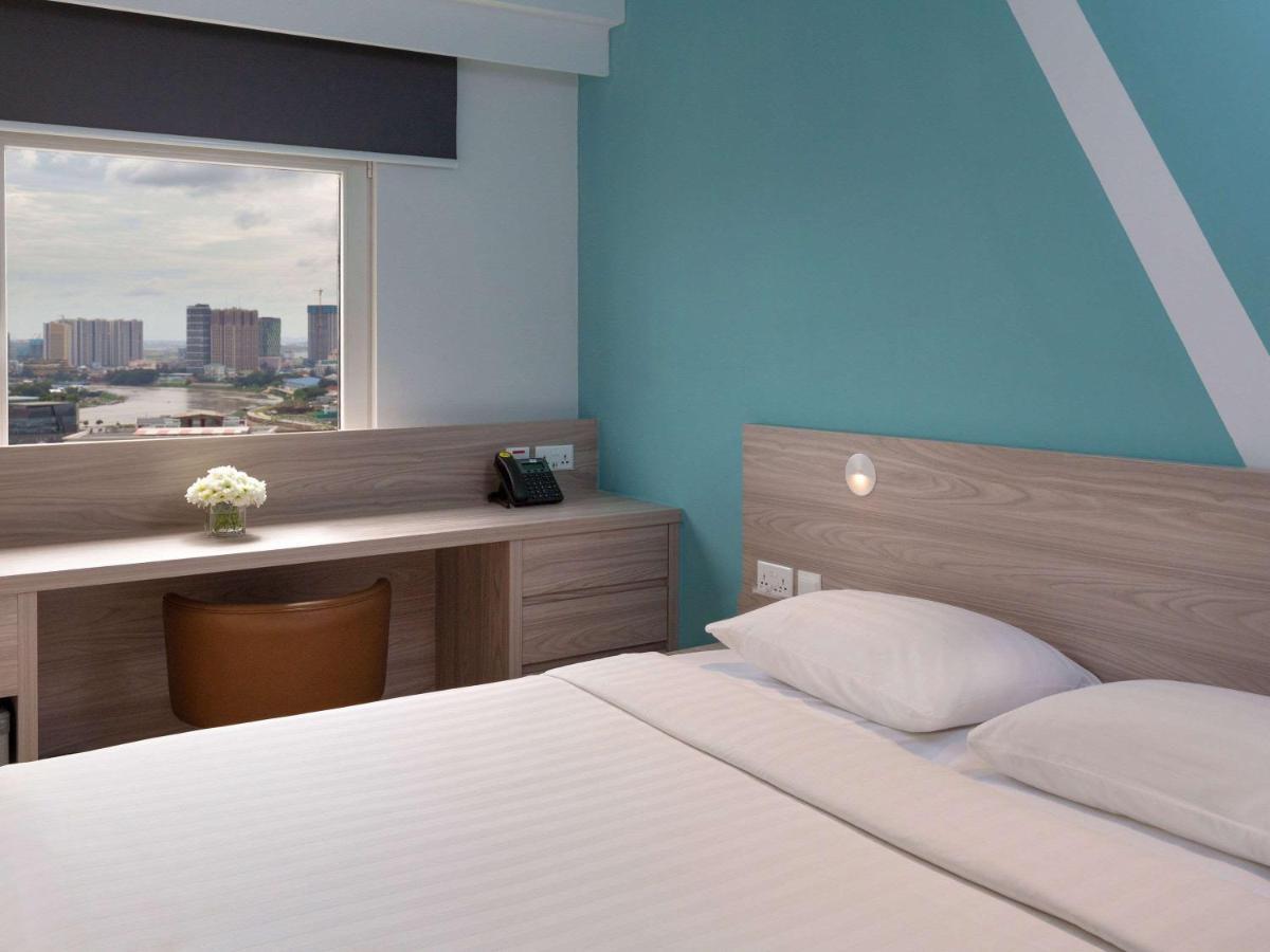 Ibis Budget Phnom Penh Riverside Exterior photo